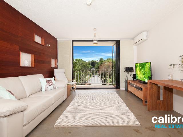 perfectly positioned unit unfurnished