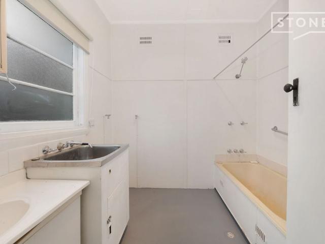 Perfectly Positioned a stones throw to the shores of Lake Macquarie
