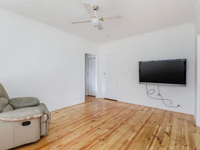 Perfectly Positioned Beachside Unit