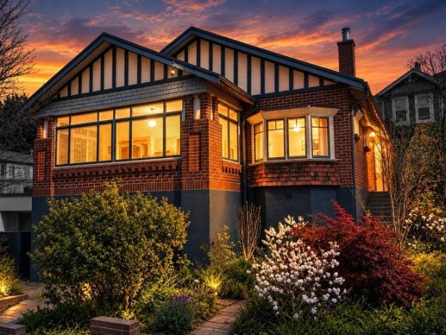 Perfectly Positioned Characterful Perfection! Close as you can get to Everything in Katoomba Brick. Colourful low maintenance Block. Well Priced $!