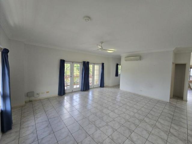 PERFECTLY POSITIONED CITY FRINGE LIVING