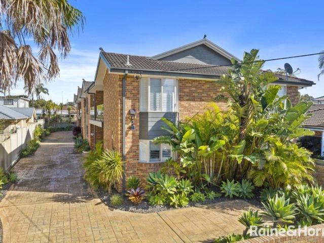 Perfectly Positioned Coastal Townhouse