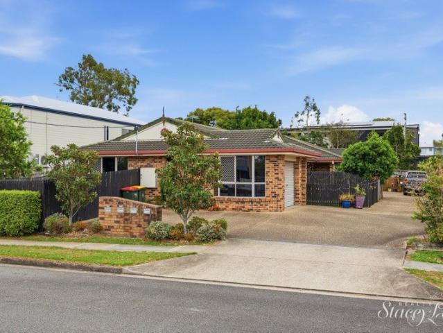 Perfectly Positioned, Easy Care Villa
