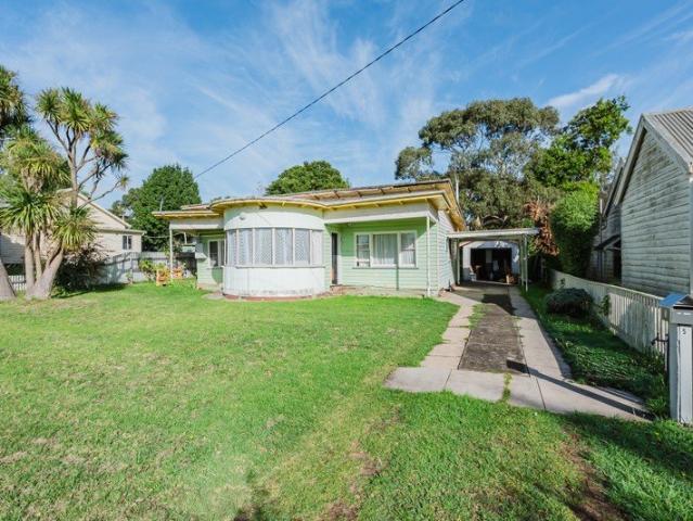 Perfectly positioned entry level property