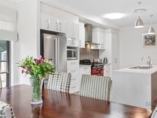 Perfectly Positioned, Executive Home, Walk To Maleny