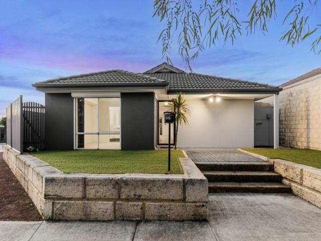 Perfectly Positioned Family Home with Rear Side Access Walk to Byford Train Station!