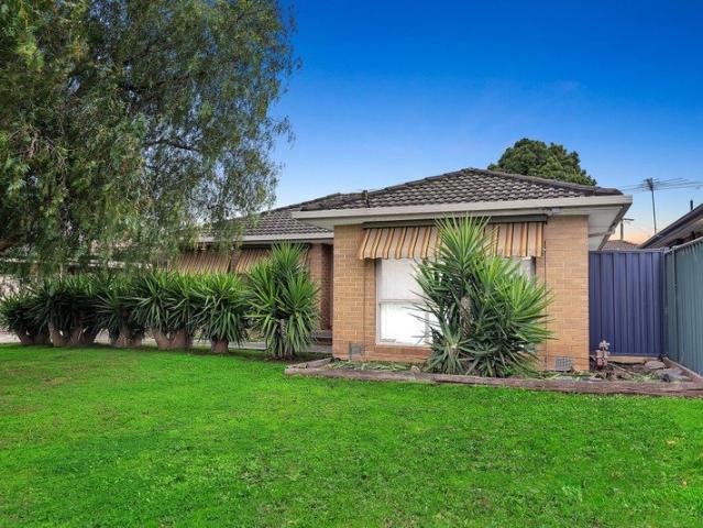 Perfectly Positioned Family Living in a Prime Location!