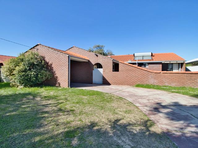 Perfectly Positioned Four Bedroom Home in Cooloongup