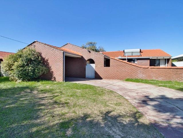 Perfectly Positioned Four Bedroom Home in Cooloongup