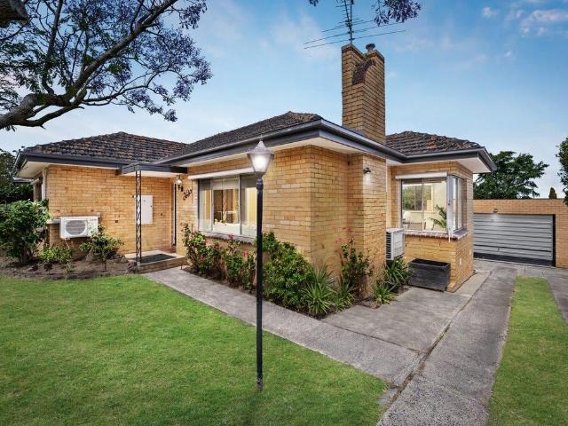 Perfectly Positioned Home in MWSC School Zone