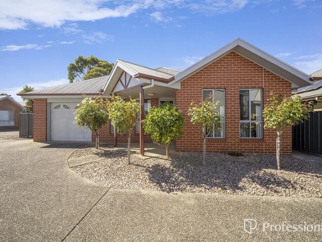 PERFECTLY POSITIONED IN THE HEART OF HAMILTON