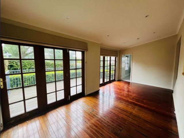 PERFECTLY POSITIONED LARGE FAMILY HOME CLOSE TO JOHN HUNTER HOSPITAL