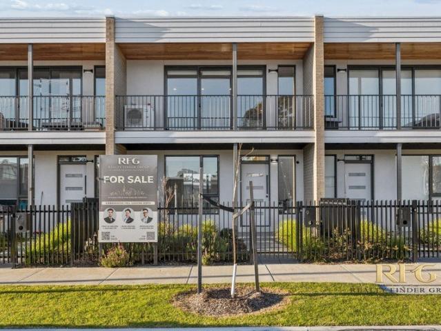 Perfectly Positioned Modern Living in Sunshine North