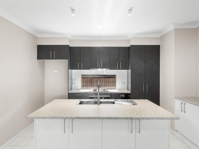 Perfectly positioned Modern townhouse