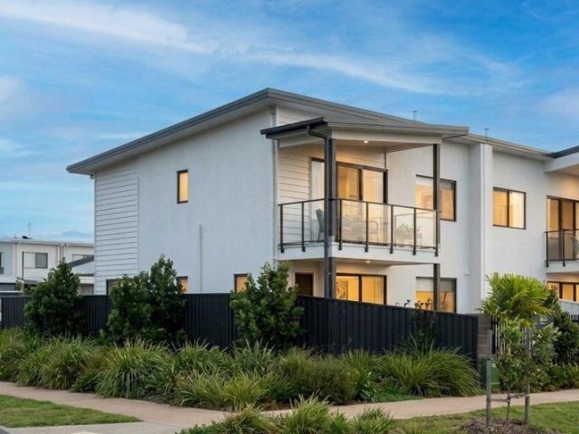 Perfectly Positioned Palmview Family Haven: Space, Style & Zero Strata Fees!