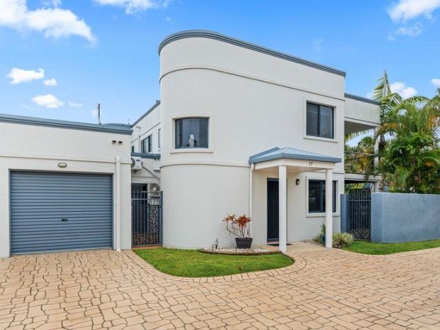 Perfectly positioned, so close to the beach, shops and the Urangan Pier