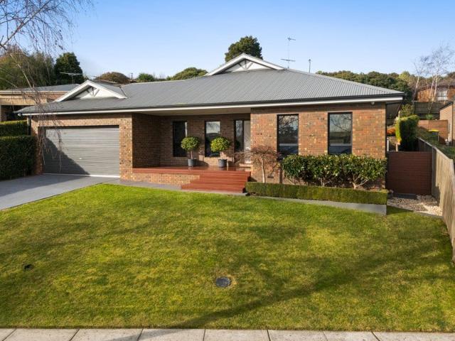 Perfectly positioned spacious family home