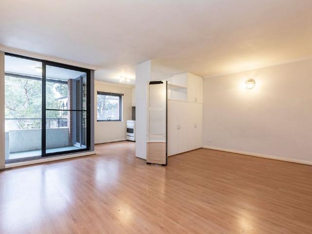 Perfectly positioned STUDIO in the heart of Surry Hills