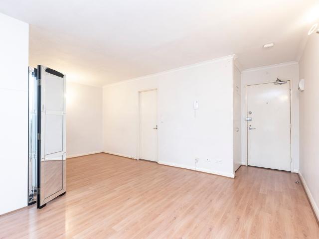 Perfectly positioned STUDIO in the heart of Surry Hills
