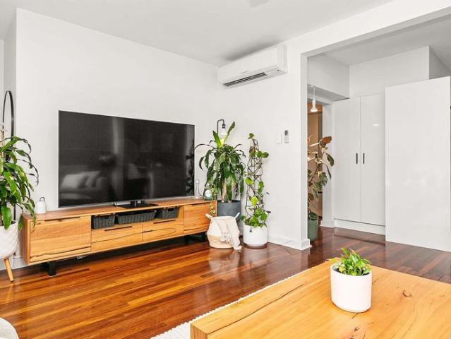 PERFECTLY POSITONED COASTAL LIVING
