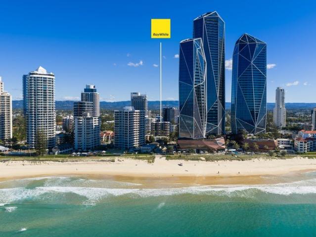 Perfectly Placed Between Two Iconic Precincts, Steps from The Beach