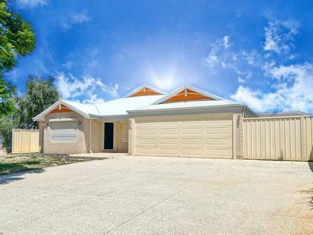 Perfectly Presented Maintained Contemporary Family Home