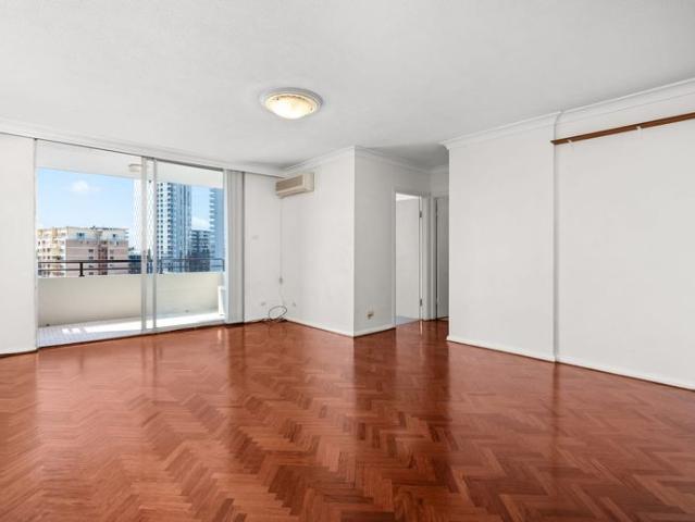 Perfectly Presented Top Floor Apartment