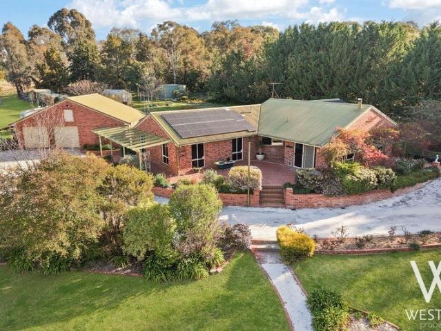 PERFECTLY PRIVATE. DISTINCTLY ROBIN HILL