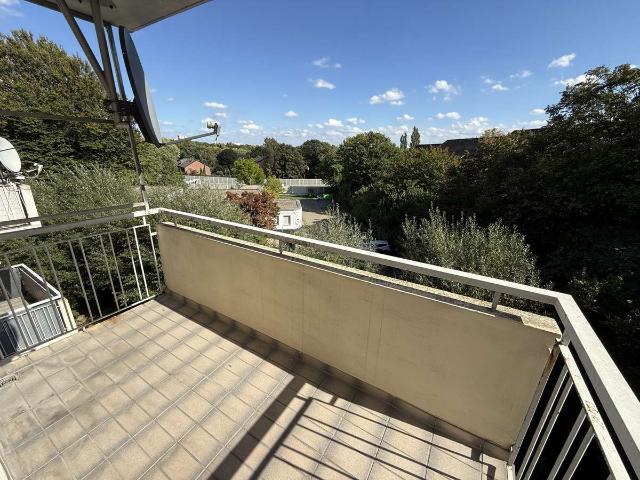 Perfekt aufgeteilte, zentral gelegene 3 1/2 Raum Wohnung mit Balkon und Einzelgarage