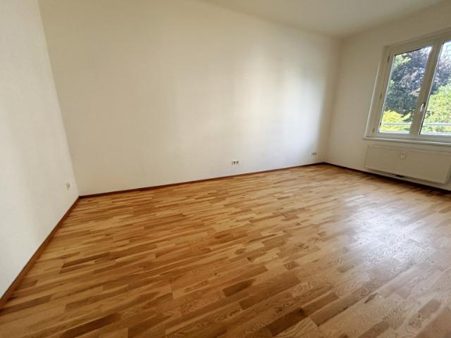 Perfekt aufgeteilte 2 Raum Wohnung mit möblierter Küche in idealer Lage!