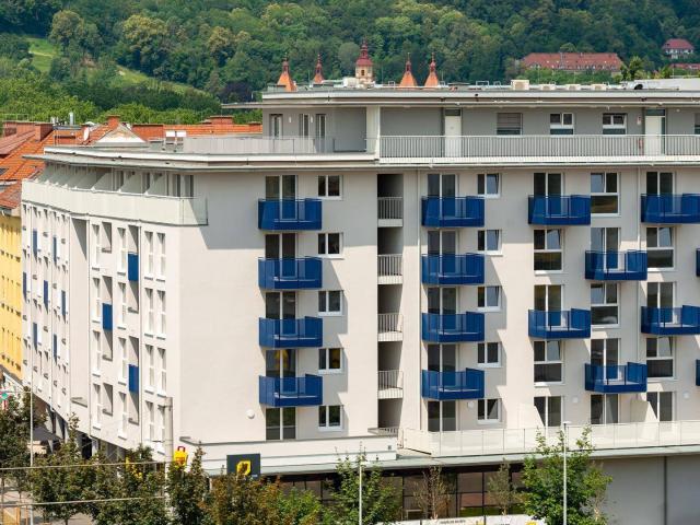 PERFEKT AUFGETEILTE 3 ZIMMER WOHNUNG MIT LOGGIA GEGENÜBER DER FH