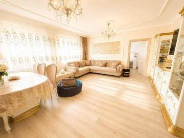 PERFEKT AUFGETEILTE 4 Zimmer Wohnung mit ca. 92 m² & Parkplatz