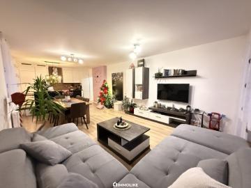 Reserviert Top aufgeteilte, sanierte 4 Zimmer Wohnung | Loggia | Lift | oberstes Geschoss | Weitblick