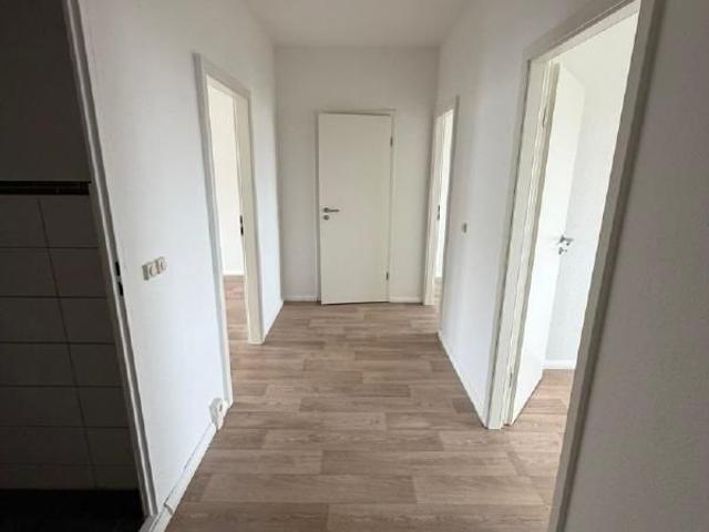 Perfekt für WG oder Studenten Moderne 3 Raum Wohnung mit Einbauküche & Balkon