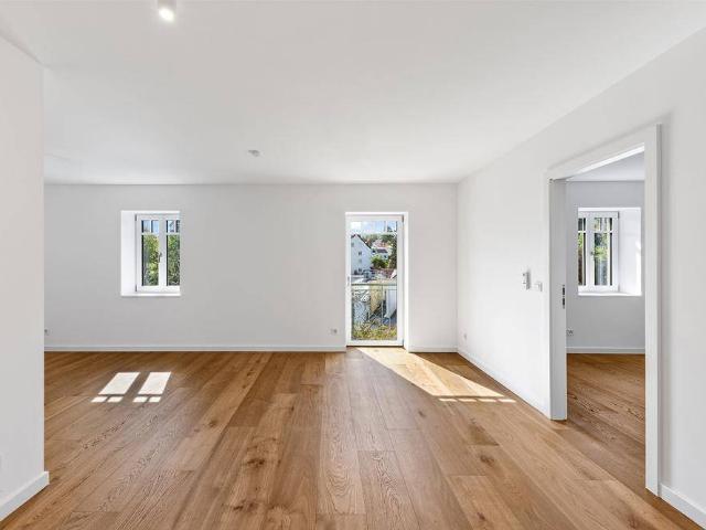 Perfekt für Zwei!Helle 2 Zimmer Dachgeschosswohnung mit sonnigem Balkon