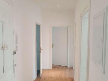 Perfekt für die kleine Familie: Helle 3 Zimmer WE mit Park vor der Tür