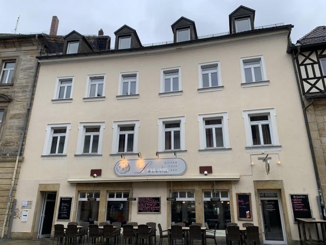 # Perfekt für eure WG: Großzügige 130 m² Wohnung mit neuem Bad & großer Wohnküche in bester Lage