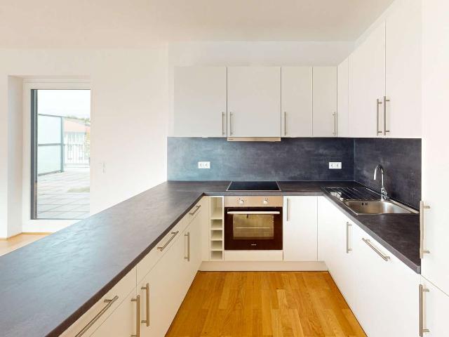 Perfekt für Paare oder Kleinfamilien: Modern geschnittene 3 Zimmer Wohnung mit EBK!