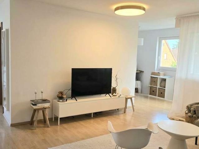 ​Perfekt für Pendler: Helle 2,5 Zimmer nahe Hbf 10 Min. n. Stuttgart TG, Loggia – provisionsfrei