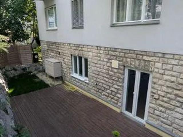 Perfekt für Singels! 2 Zimmer Gartenwohnung mit 60 m² Privatgarten. Erstbezug nach Sanierung, Fußbodenheizung und Luftwärmepumpe!