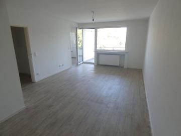 Perfekt für Singles ! Wohnung mit Balkon komplett modernisiert
