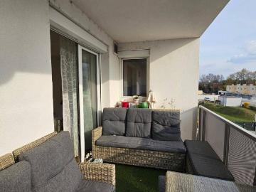 4 Zimmer Wohnung mit optimalem Grundriss, Balkon und zwei Carport Stellplätzen
