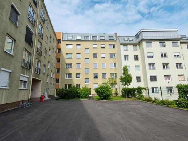 Praktisch geschnittene 4 Zimmer Wohnung mit Fernblick & KFZ Abstellplatz