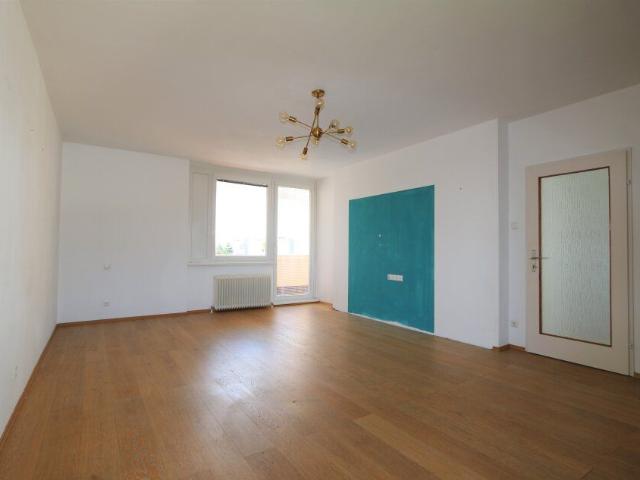 Perfekte 1 Zimmer Singlewohnung im 4. Liftstock mit Süd Loggia und toller Fernsicht