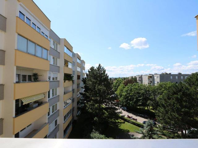 Perfekte 1 Zimmer Singlewohnung im 4. Liftstock mit Süd Loggia und toller Fernsicht