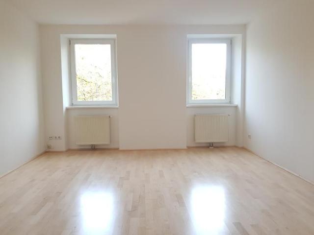 Perfekte 2er WG am Hessenplatz! Schöne 2 Zimmerwohnung plus separate Küche, 65 m² WNFL im 2. OG mit Lift  Landstraßen Straßenbahnnähe!