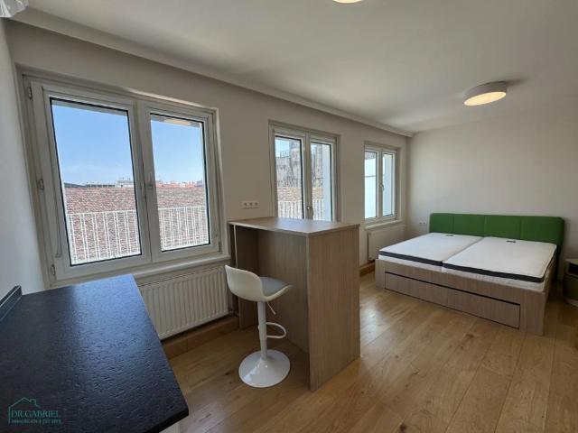 PERFEKTE MÖBLIERTE TERRASSENWOHNUNG BEIM STEPHANSPLATZ