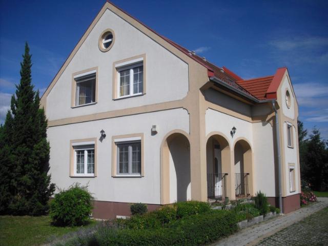 Perfekte Familienvilla + 4 Ferienapartments