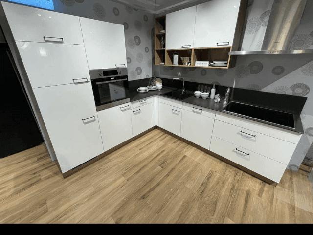 Exklusive Dachterrassenwohnung mit Designer Ausstattung und Garage in U Bahn Nähe