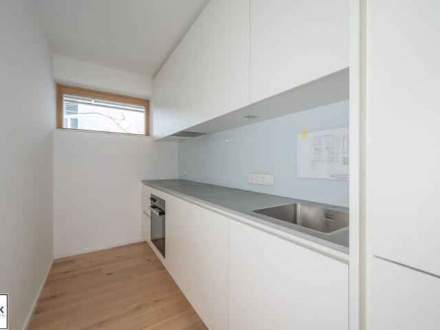 Perfekter Rückzugsort inmitten der Stadt: 2 Zimmer Erstbezug mit Loggia nahe Westbahnhof + optional Garage / VIDEOTOUR!